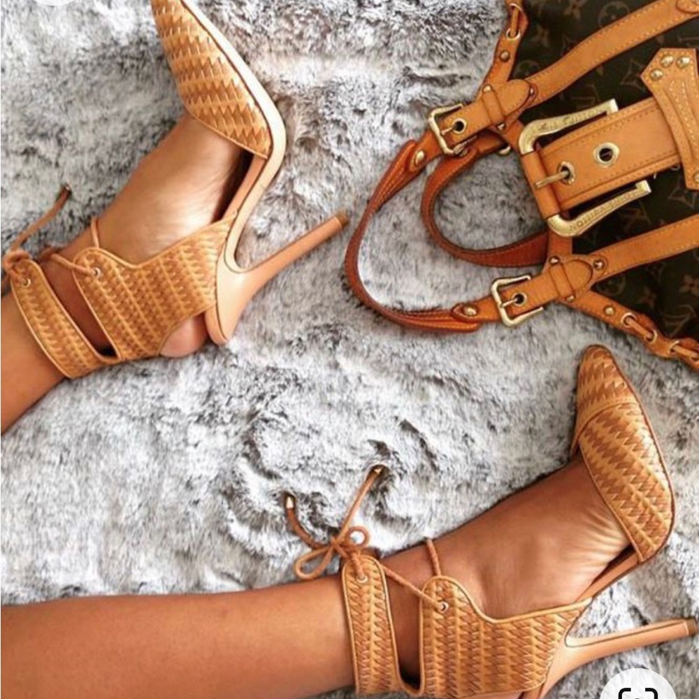Alejandra G. Bradshaw size 37 Tan color